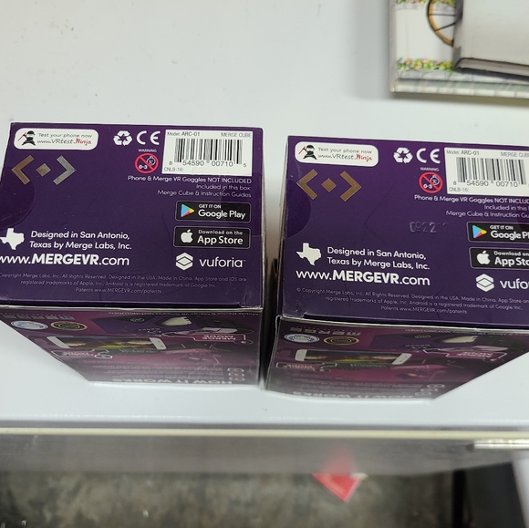 Merge Cube VR/AV  Ages 10+ Learning Aid - Picture 5 of 6